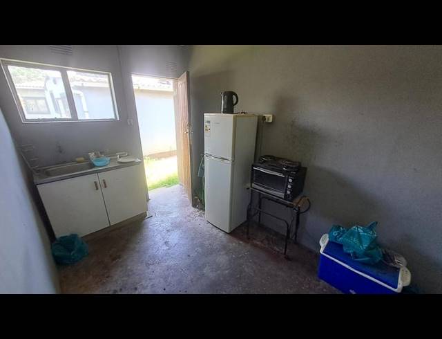 5 BEDROOM HOUSE FOR SALE IN SEA VIEW